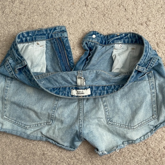 Forever 21 Distressed Denim Shorts Low Rise - Picture 5 of 6